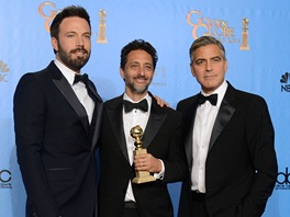 Herec a reisr Ben Affleck a producenti Grant Heslov s Georgem Clooneym se...