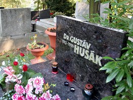 GUSTÁV HUSÁK (10.1. 1913 - 18.11. 1991) Bratislava, hbitov Dúbravka 