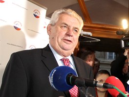 Milo Zeman postoupil do druhého kola prezidentských voleb z prvního místa.