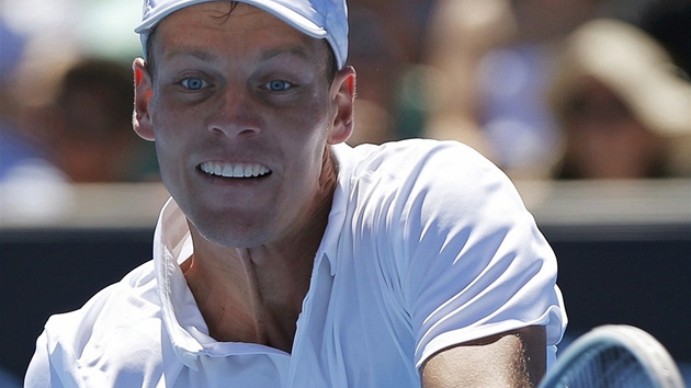 SLA. Tom Berdych se opr do mku v utkn prvnho kola na Australian Open.