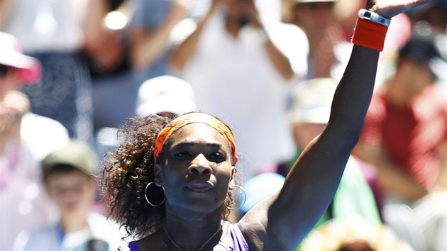 NAKONEC V POHOD. Americk tenistka Serena Williamsov se v utkn prvnho kola Australian Open zranila, pesto soupece nadlila dva kanry.