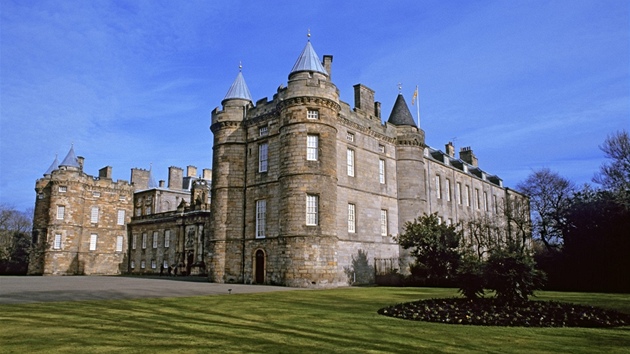 I Edinburghsk hrad pr t krvav minulost.