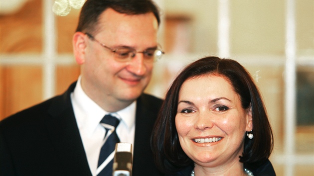 Radka a Petr Neasovi na tradinm novoronm obd s prezidentem Vclavem Klausem a jeho chot Livi. (3. ledna 2011)