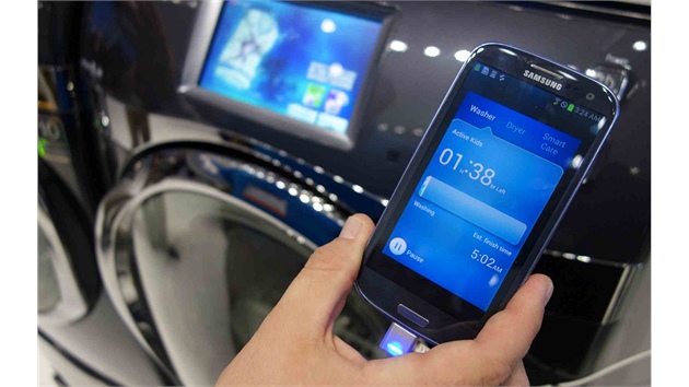 Chytrá praka Samsung má i aplikaci po Android. Díky ní na vás telefon pípne,...