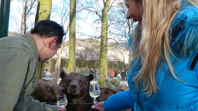 A dokali se i alkoholickho ppitku. By jen v zastoupen.