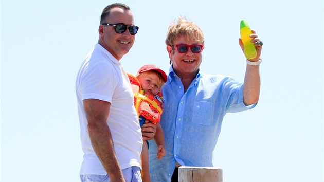 David Furnish, Elton John a jejich syn Zachary