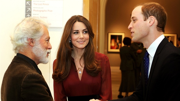 Mal Paul Emsley, vvodkyn z Cambridge Catherine a princ William v londnsk Nrodn portrtn galerii (11. ledna 2013)