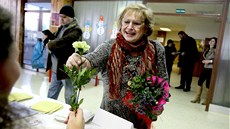 V Hodoníně přišla volit prezidenta i olympionička Věra Čáslavská (11. ledna V Hodoníně přišla volit prezidenta i olympionička Věra Čáslavská (11. ledna