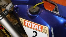 KTM 950. Zadní nádr na 10 litr paliva