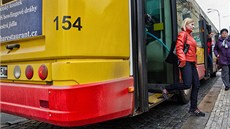 Nízkopodlažní autobusy hradeckého dopravního podniku. (16. 1. 2013) Nízkopodlažní autobusy hradeckého dopravního podniku. (16. 1. 2013)