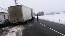 Sotva hodinu poté, co zatáka prokolila prvého idie, se na stejném míst