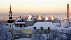 Opevnění Talinu s věžemi. V pozadí komín, který si zahrál v Tarkovského Opevnění Talinu s věžemi. V pozadí komín, který si zahrál v Tarkovského
