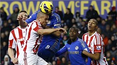 DALÍ VLASTÁK. Jonathan Walters ze Stoke byl proti Chelsea neastníkem