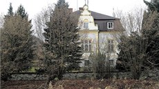 Do vily v Malenicích jezdila Jiřina Jirásková ráda, už kvůli zahradě, kterou... Do vily v Malenicích jezdila Jiřina Jirásková ráda, už kvůli zahradě, kterou...