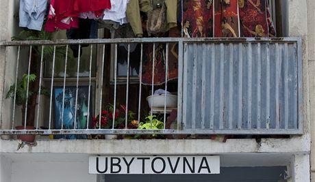 Do problém se v Ostrav stále astji dostávají mladé rodiny. V nouzi jim mnohdy nezbývá nic jiného, ne jít do ubytovny. (Ilustraní foto)