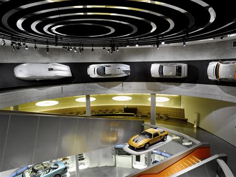 Rekordn specil Mercedes-Benz W125 je dnes k vidn v muzeu automobilky ve...