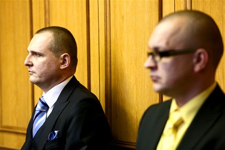 Vít Bárta a Jaroslav kárka u Obvodního soudu pro Prahu 5. (23. ledna 2013)