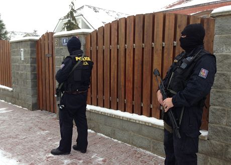 Protikorupní policie prohledává v souvislosti s podezelými zakázkami Les R