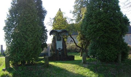 Pomnk s orlic v Dobenn nad obc Vclavice na Nchodsku.