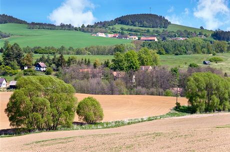 Krajský zemdlský podnik by hospodail na lesích, rybnících i pd (Ilustraní foto).