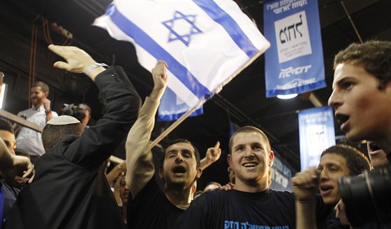 lenové Netanjahuovy strany Likud slaví volební úspch.
