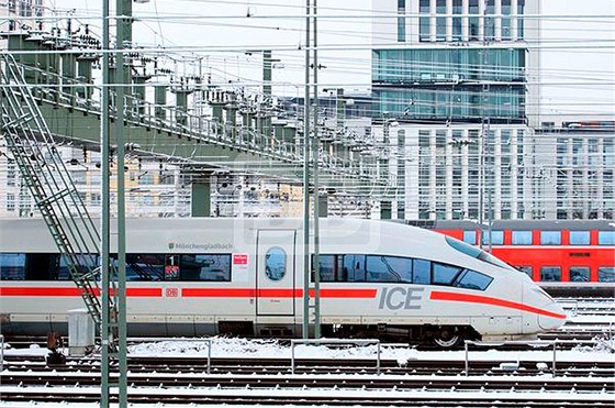 Intercity Expres tetí generace na nádraí v Mnichov