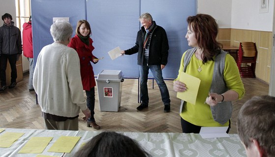 Zbigniew Czendlik volí svého prezidenta v Lankroun. Foto: Radek Kalhous,