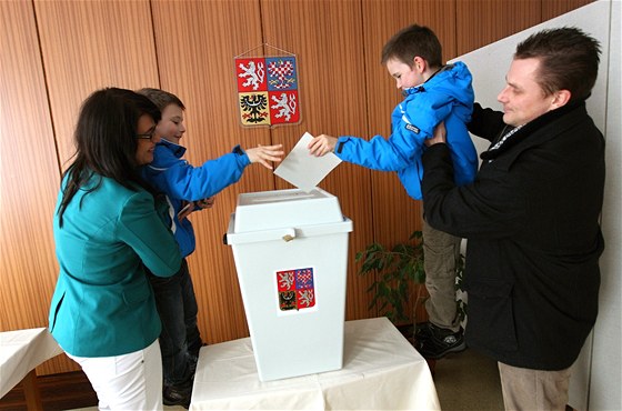 V prvním kole prezidentské volby v Otovicích zvítzil Milo Zeman (ilustraní foto).