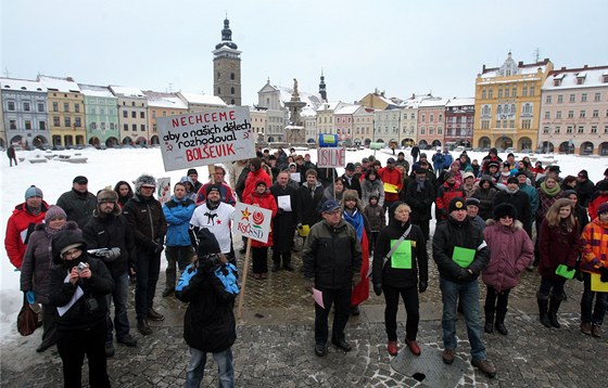 Proti krajské koalici SSD a KSM se v sobotu v eských Budjovicích konala u pátá demnstrace.