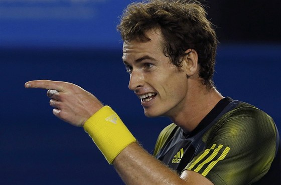 MÁM TO. Britský tenista Andy Murray v prbhu semifinále Australian Open proti