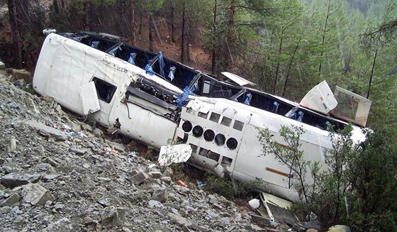 K nehod eského autobusu cestovní kanceláe Firo Tour dolo 1. záí pi návratu z výletu v horách nedaleko tureckého msta Antalya. Vech 43 cestujících bylo po nehod hospitalizováno.