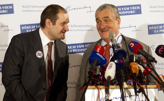 Karel Schwarzenberg a mluví jeho prezidentské kampan Marek Praák. 