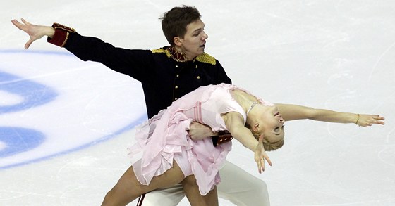 Ruský tanení pár Jekatrina Bobrovová a Dmitrij Solovjov na mistrovství Evropy