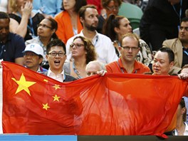 FANOUCI. íanka Li Na mla ve finále Australian Open v hlediti své fanouky.