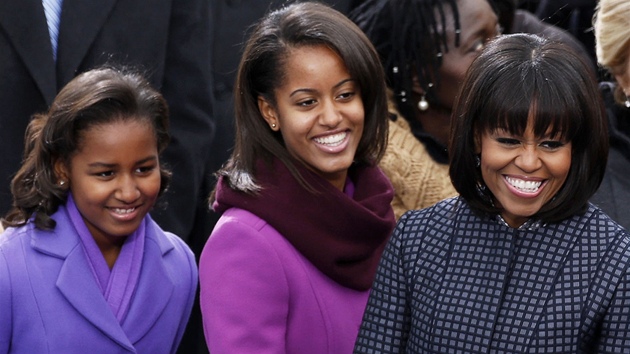 Obamovy eny. Michelle s dcerami Mali a Sashou ped slavnostn inaugurac Baracka Obamy (21. ledna 2013)