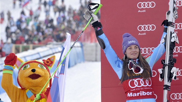 CELKOV VTZKA. Tina Mazeov skonila v obm slalomu v domcm prosted v Mariboru druh, pesto si s pedstihem zajistila celkov vtzstv v discipln.