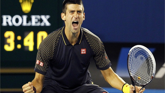 JÁ JSEM VYHRÁL! Novak Djokovi slaví tetí triumf v ad na Australian Open.