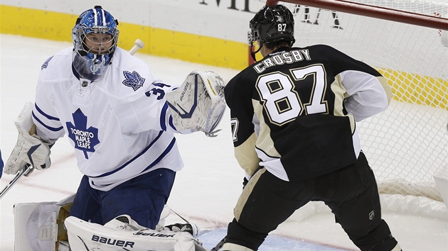 HLDM SI T. Brank Toronta James Reimer si hled nejvt hvzdy Pittsburgu Sidneyho Crosbyho 