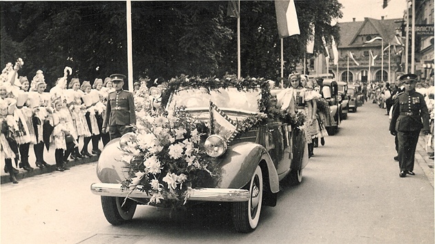 Prezident Edvard Bene v roce 1937 pijel vlakem do Uherskho Hradit, z ndra se pesunul na nmst do hotelu Fojta, kde jej ekal obd a zejm i krtk odpoinek. Pot si prohldl Vstavu Slovcko a jet tho dne odcestoval.