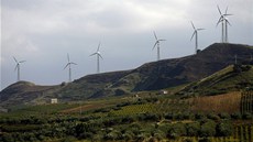 Sicílie je pro větrné elektrárny ideální lokalitou. Množství jich "zelenou" Sicílie je pro větrné elektrárny ideální lokalitou. Množství jich "zelenou"