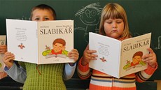 Školy si stěžují na to, že prvňáčci mají v mnoha případech problémy s řečí a Školy si stěžují na to, že prvňáčci mají v mnoha případech problémy s řečí a
