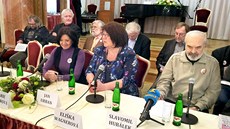 172 osobností veřejného života podpořilo před druhým kolem prezidenta Karla 172 osobností veřejného života podpořilo před druhým kolem prezidenta Karla