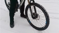 Asi nejbnjí dostupný plá u nás, Schwalbe Ice Spiker 26' × 2.10, se dá...