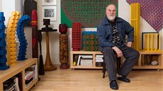 Eduard Ovčáček ve svém ateliéru v Ostravě-Třebovicích, který je součástí Eduard Ovčáček ve svém ateliéru v Ostravě-Třebovicích, který je součástí