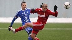 Olomoucký Tomáš Janotka (vlevo) v souboji s banskobystrickým Juliusem Olomoucký Tomáš Janotka (vlevo) v souboji s banskobystrickým Juliusem
