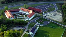 Statek Bernard a hřiště v Královském Poříčí. Statek Bernard a hřiště v Královském Poříčí.