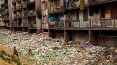 Romské ghetto na sídlišti Luník IX. Romské ghetto na sídlišti Luník IX.