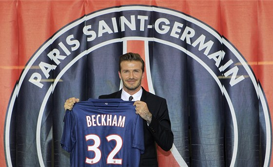 MJ NOVÝ DRES. David Beckham bude v Paris St. Germain nastupovat s íslem 32.   