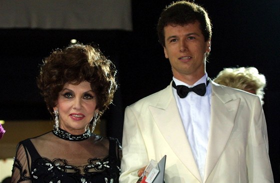 Gina Lollobrigida a Javier Rigau y Rafols (3. srpna 2001)