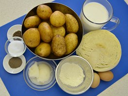 Ingredience potebn na valask kapunk: hlvkov zel, brambory, vejce, sl,...